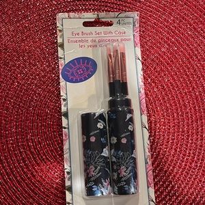 Eye Brush with Set 4 Pieces NWT